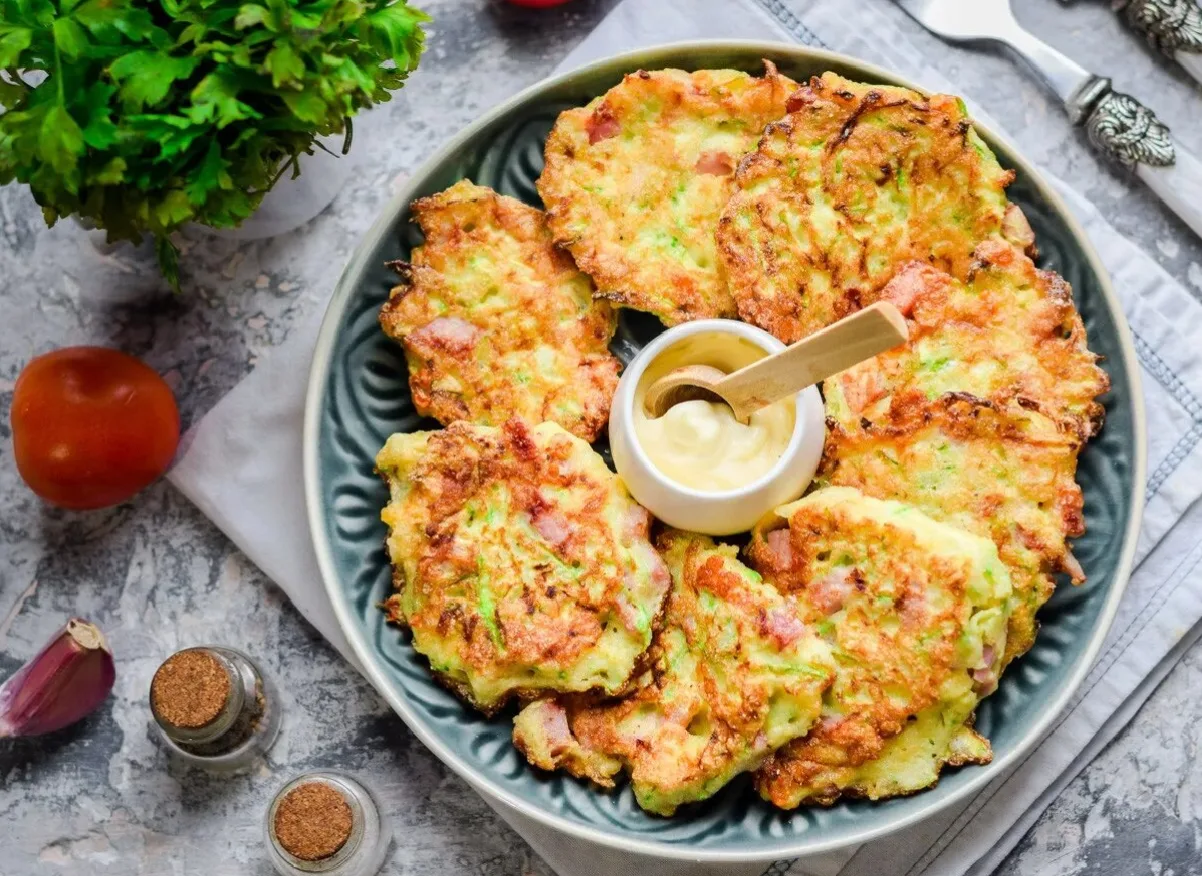 Кабачковые оладьи с колбасой и сыром