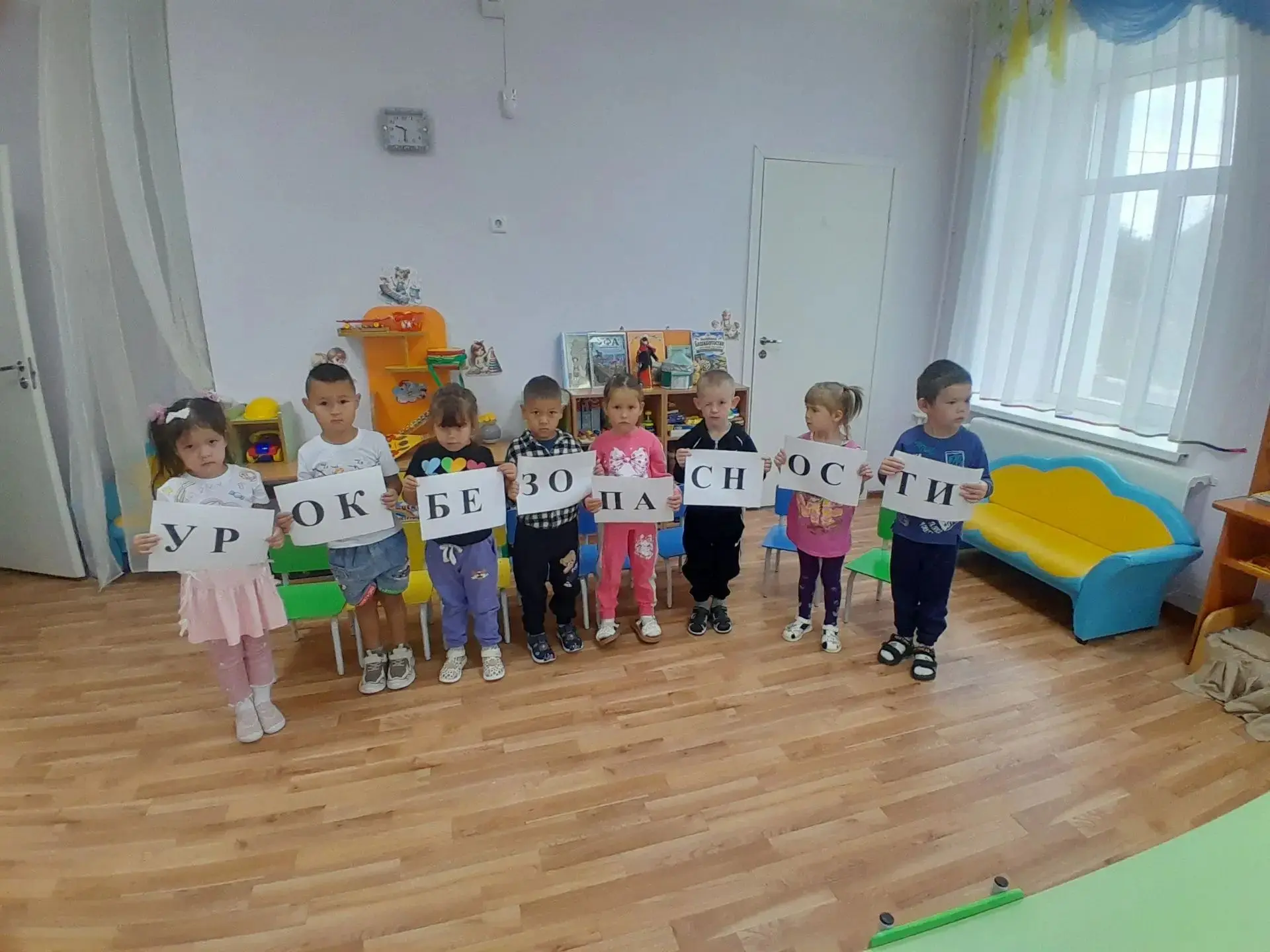 В старшей 👫группе «Ромашка» прошло занятие на тему «Терроризм — угроза для человека и ...