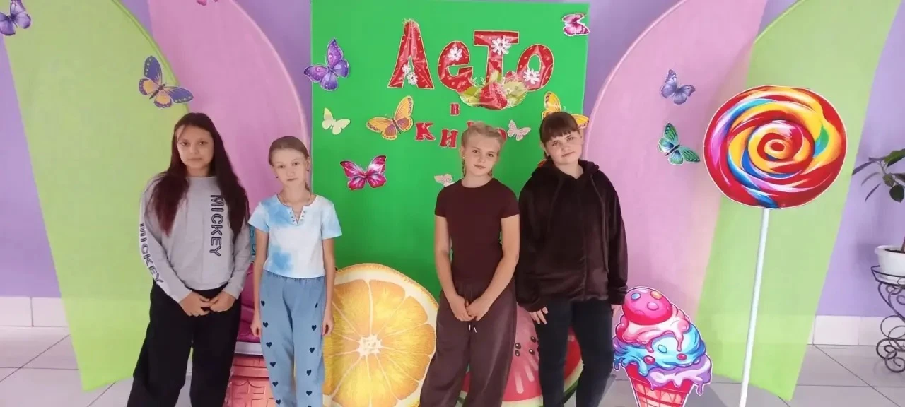 В день летних каникул ребята 4 «Б» класса посетили фильм «Последний богатырь. Колобок».