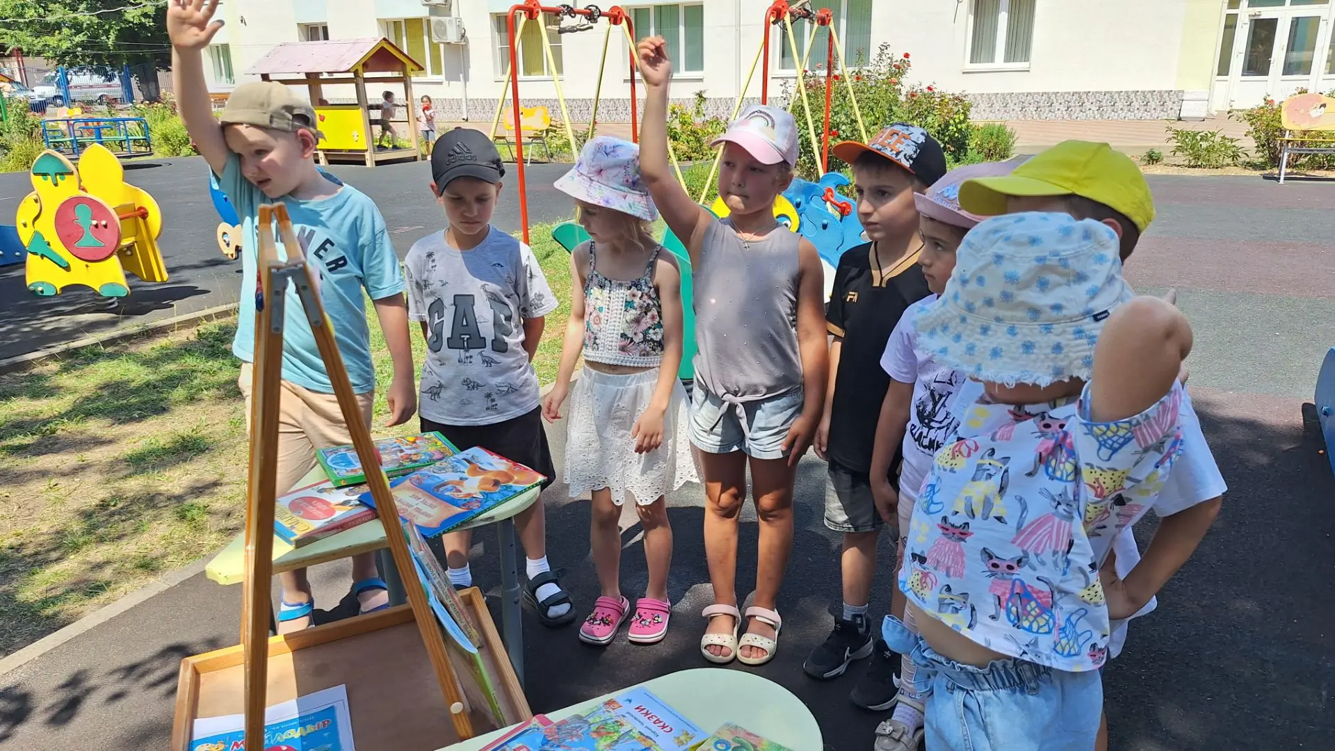 📚 День детских писателей в подготовительной группе прошёл на ура!
Сегодня ребята с головой окунулис