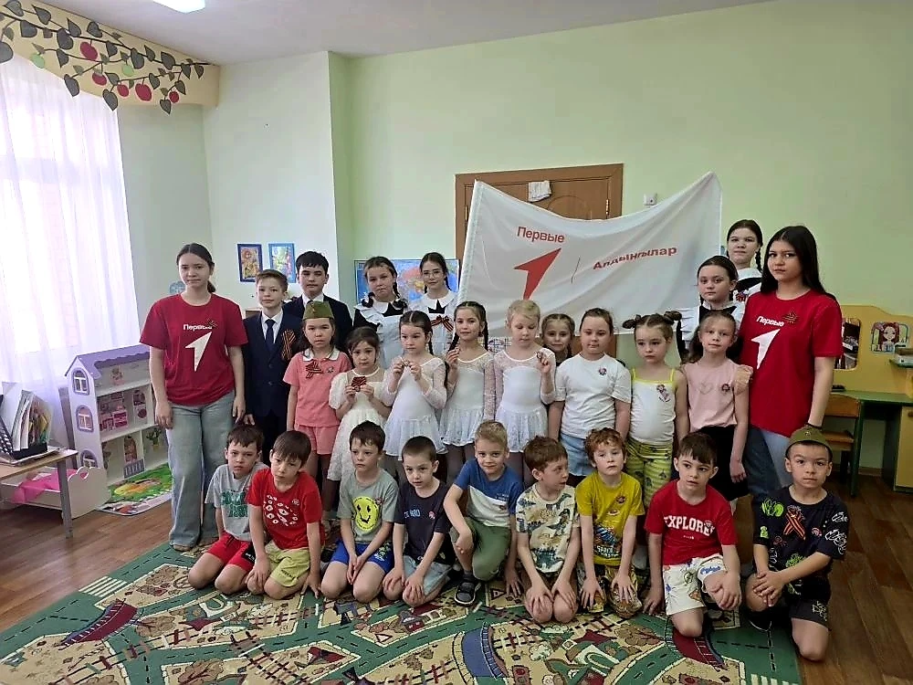 Наши активисты Движения Первых сегодня приняли участие в праздничном концерте, посвященном Дню Побед