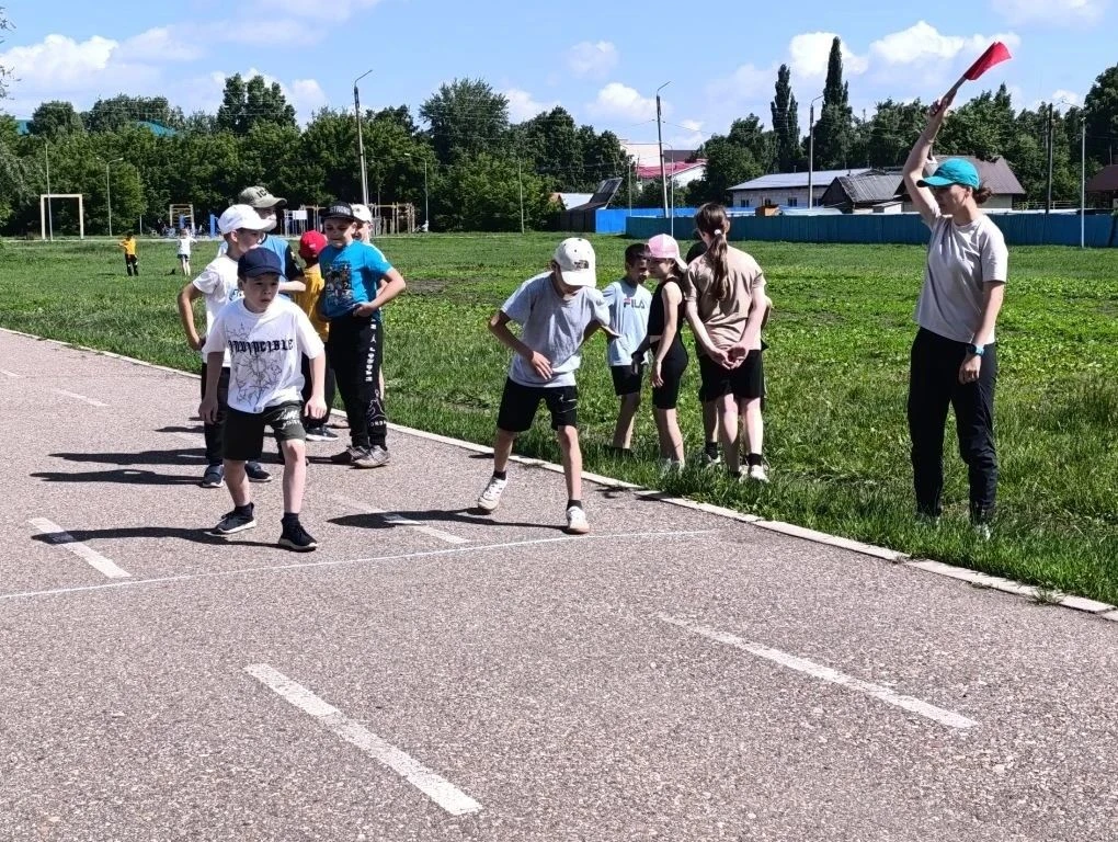 Утро выдалось спортивным!🏃‍♀️
 
✔️ Ребята сдали нормативы Всероссийского физкультурно-спортивного к