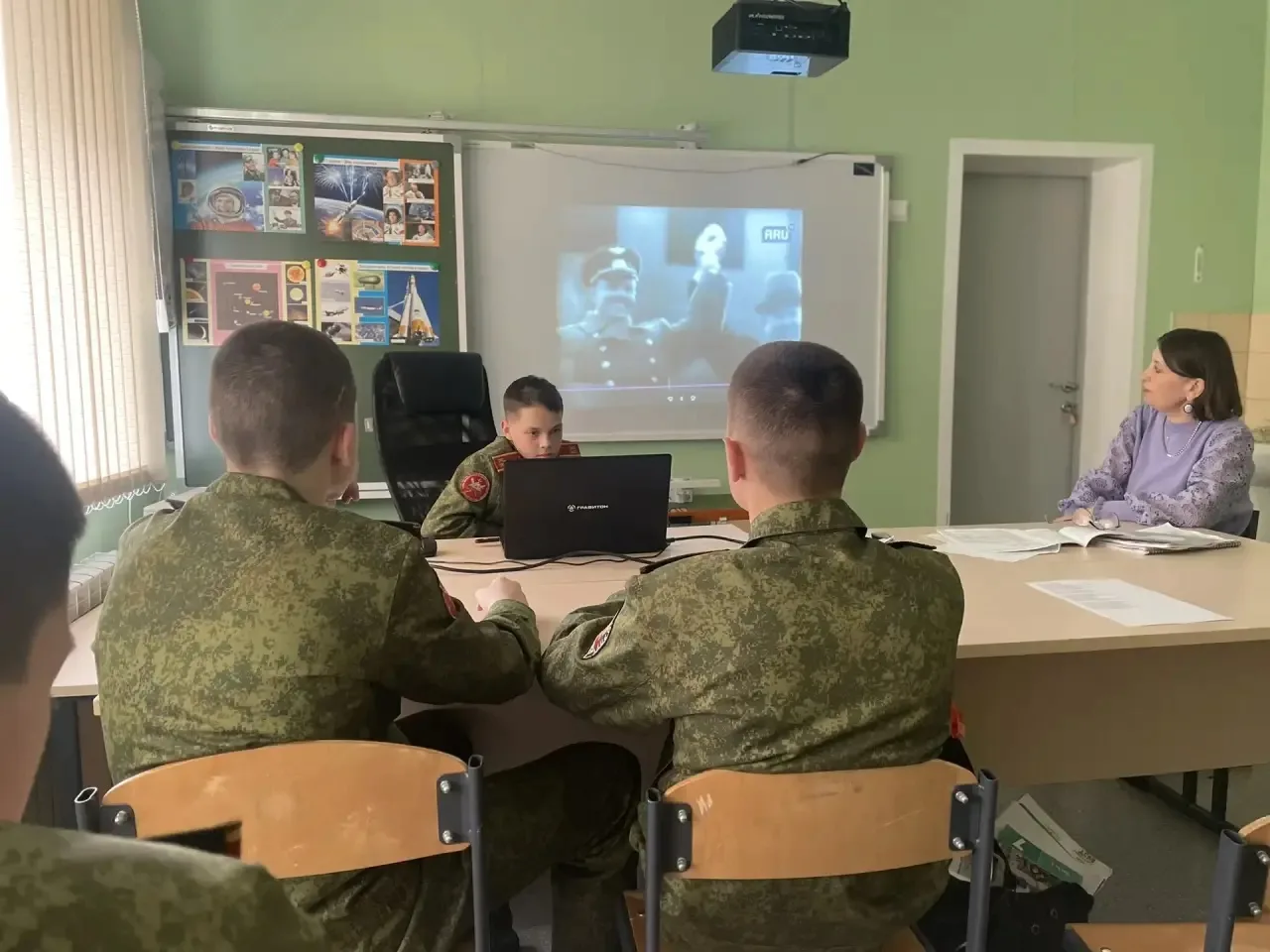 💫 Выше - только звезды.