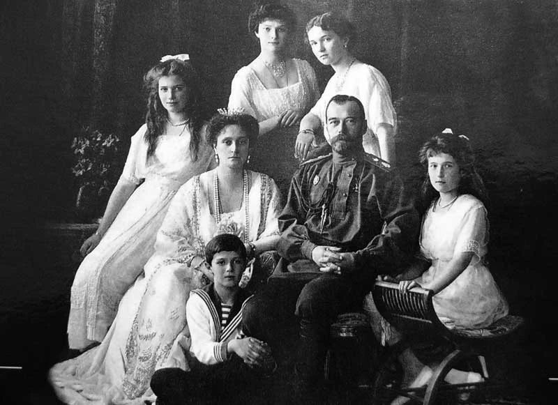 🕯 День скорби и памяти

Сегодня, 17 июля, наша страна вспоминает трагическую дату — день расстрела 