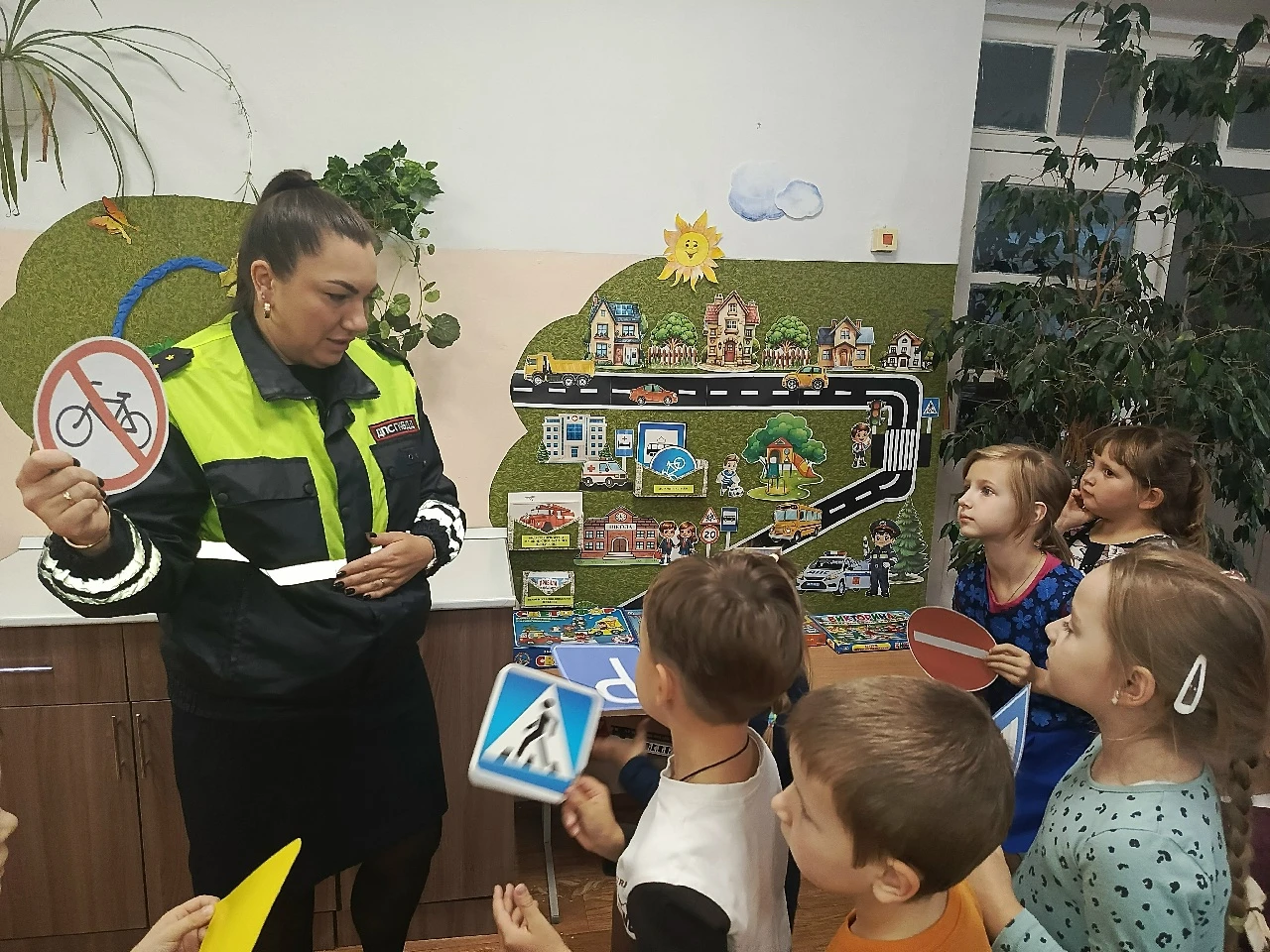 🚔 Сотрудники Госавтоинспекции Людиновского и Кировского районов провели профилактическ...