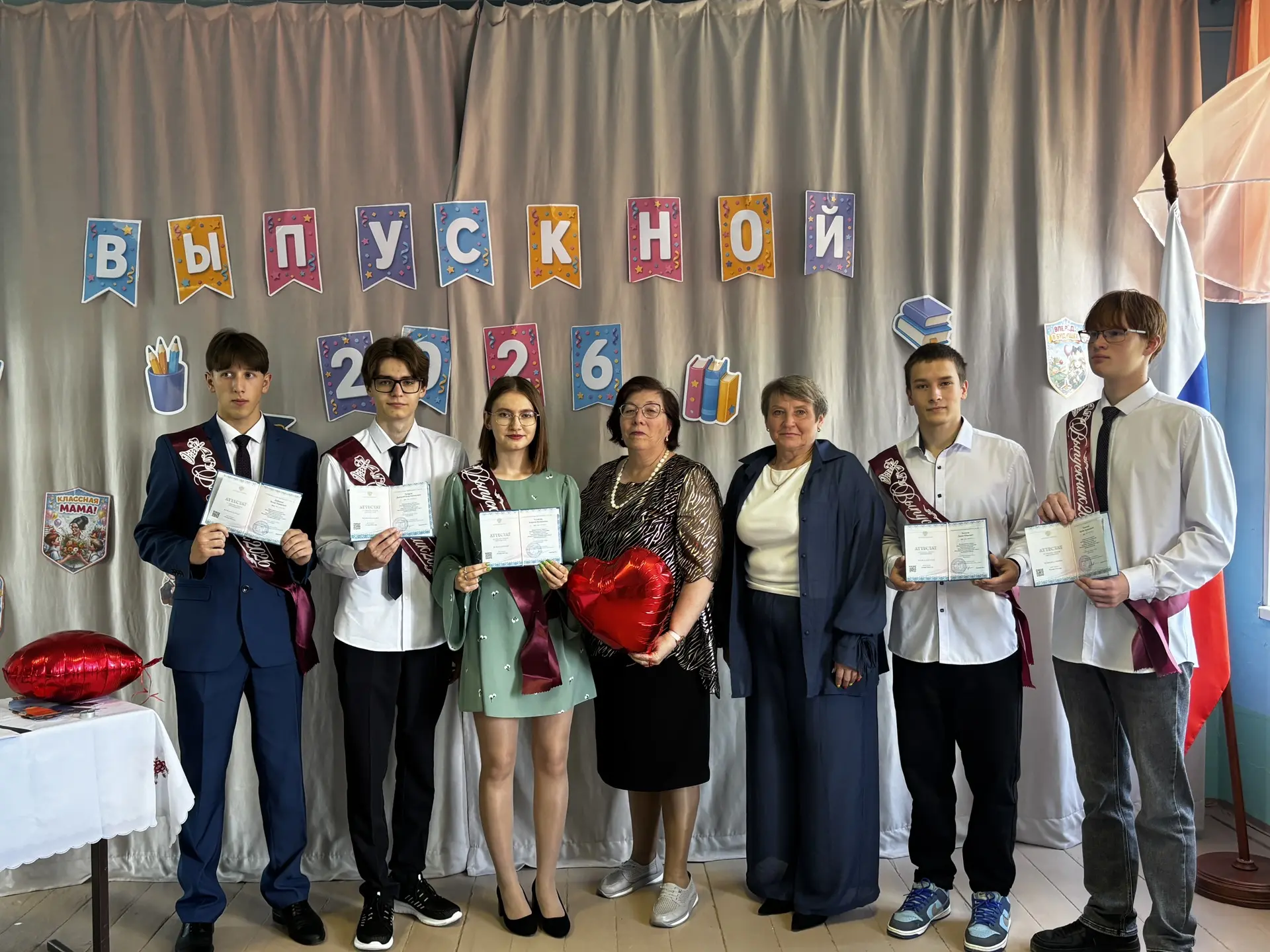 🌟Торжественное вручение аттестатов: важный шаг во взрослую жизнь🌟