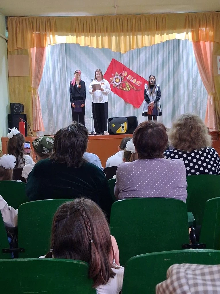 Учащиеся Сузопской школы приняли участие в праздничном концерте "Живём и помним" в рамк...
