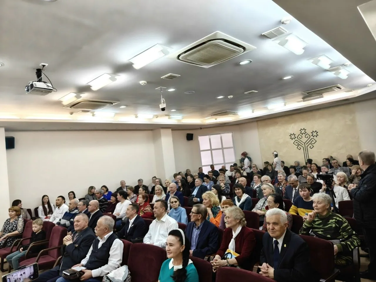 «Чăвашăм, пурăн!»: Вĕренӳ институчĕн меслетпе вĕренӳ кăларăмĕсен пайĕн, «Халăх шкулĕ – Народная школ