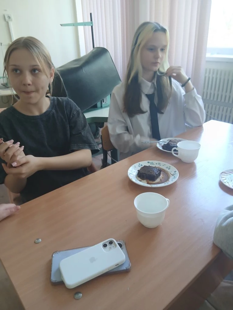Ароматный **«Брауни»** — отличный способ отметить завершение занятий. Ученицы 6х классо...