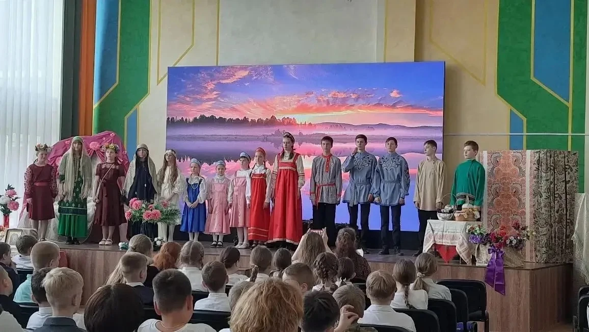 Сегодня в нашей школе с особым теплом и радостью принимали гостей — театральную студию прихода Иоанн