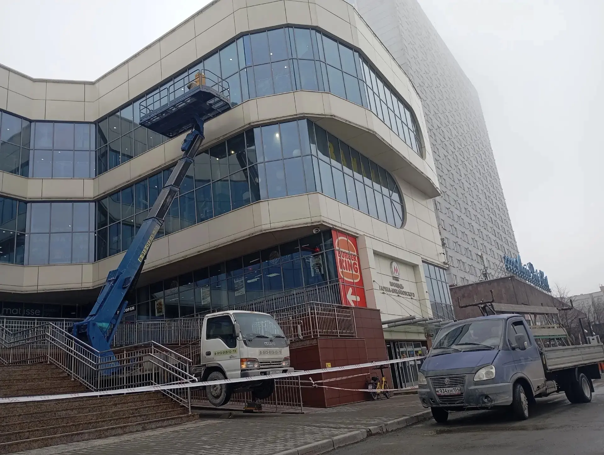 🧱 Сложная замена стеклопакета в ТЦ «Апельсин»