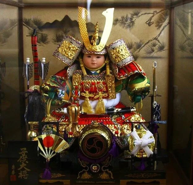 Гогацу‑нингё: майские куклы Японии 🇯🇵

Гогацу‑нингё («майские куклы») — традиционные японские фигу