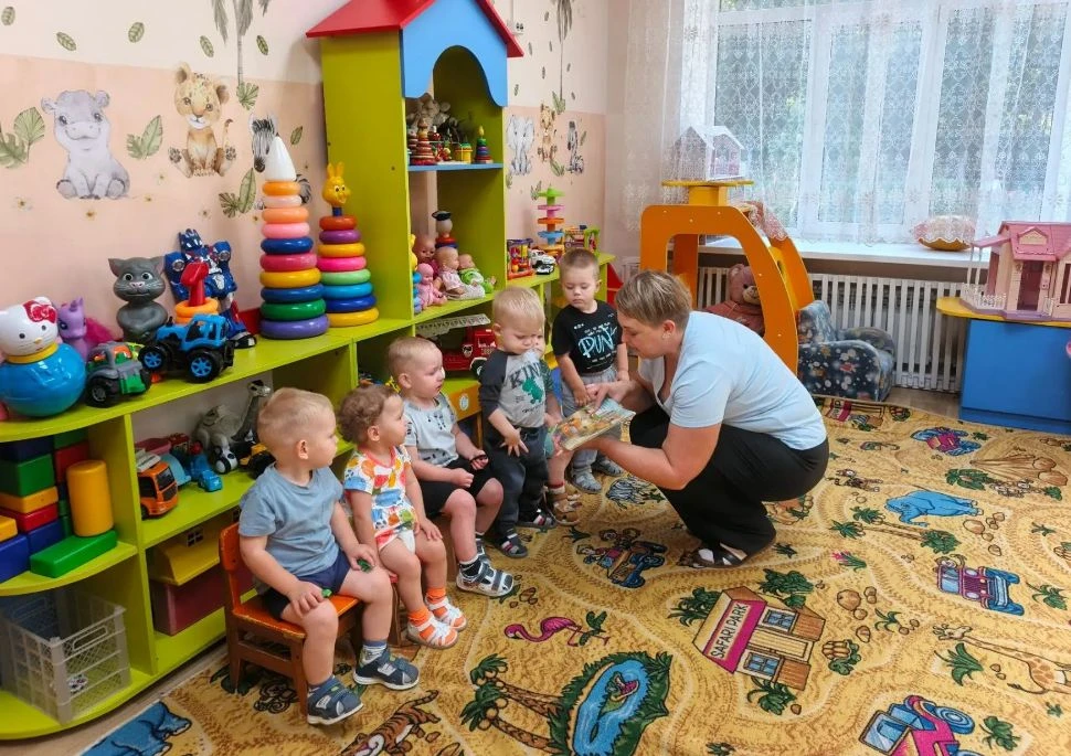 📖 Ясельки знакомятся с книгой! 🧸💬