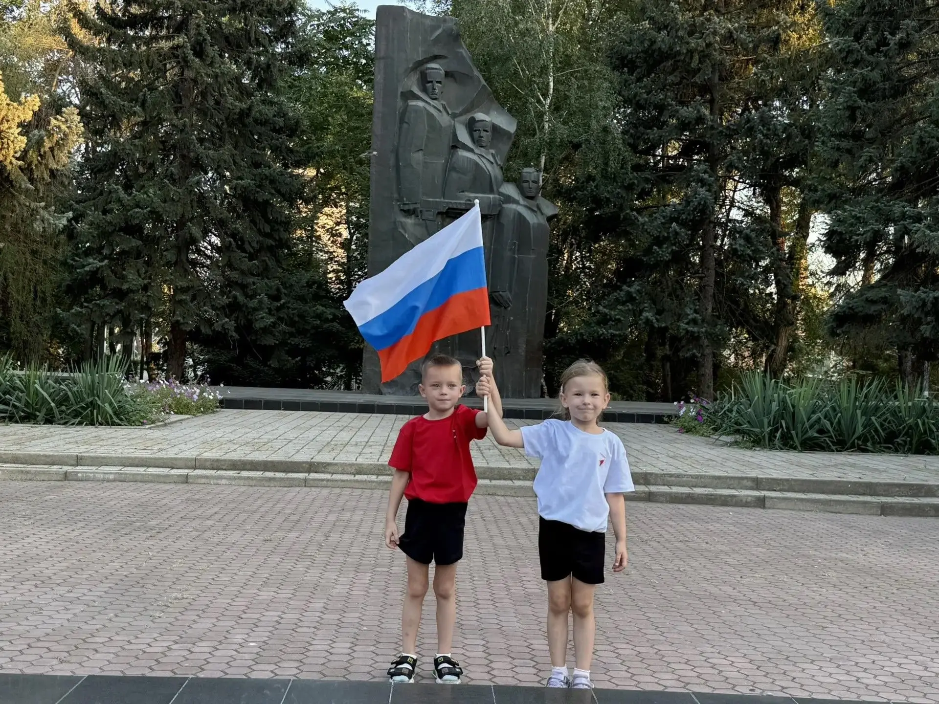 🇷🇺22 августа Россия отмечает День Государственного флага. Этот праздник установлен Ук...