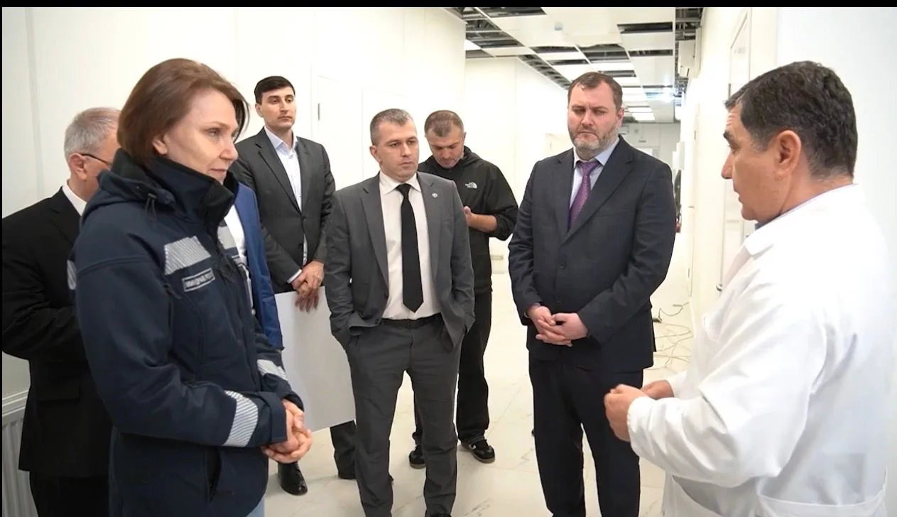 Министр здравоохранения Республики Дагестан Ярослав Глазов, в сопровождении федеральных экспертов, п