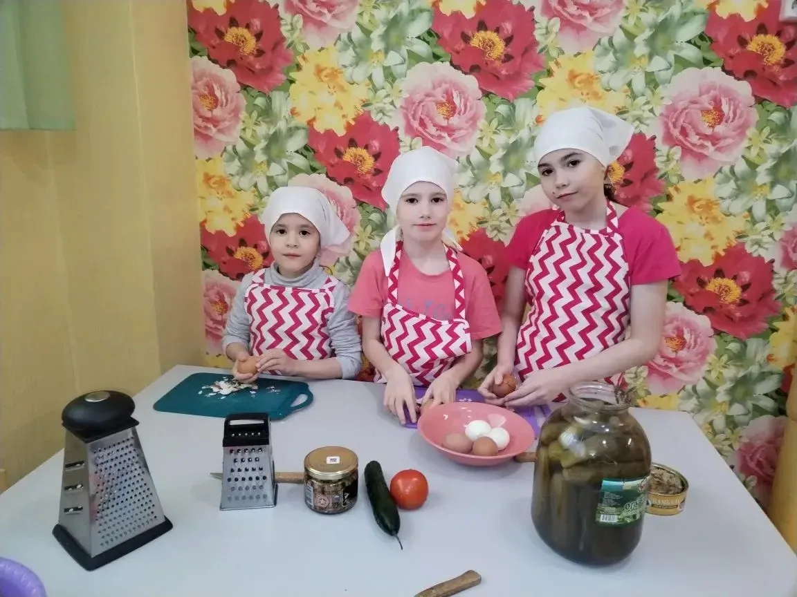 «Три девицы под окном….»