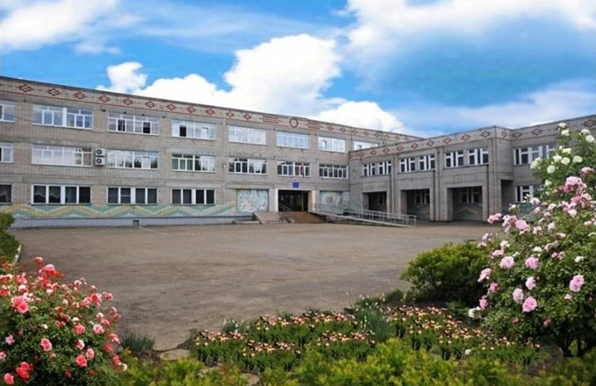 Ηовоталицкую шкoлу ceгодня эвакуировaли из-за угpoзы минирoвания.