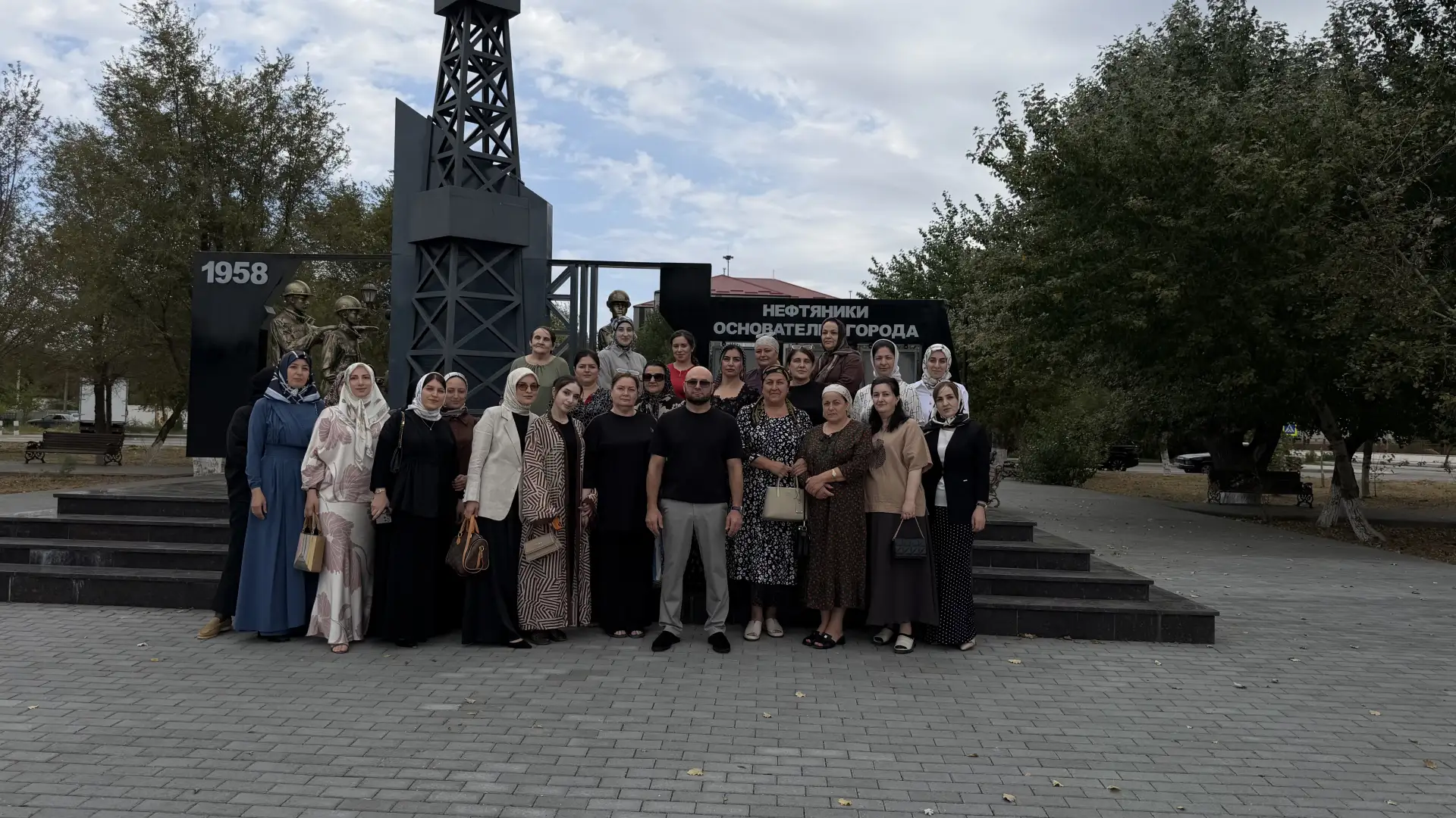 «Мы коллектив МКОУ «СОШ 4» на августовской конференции»