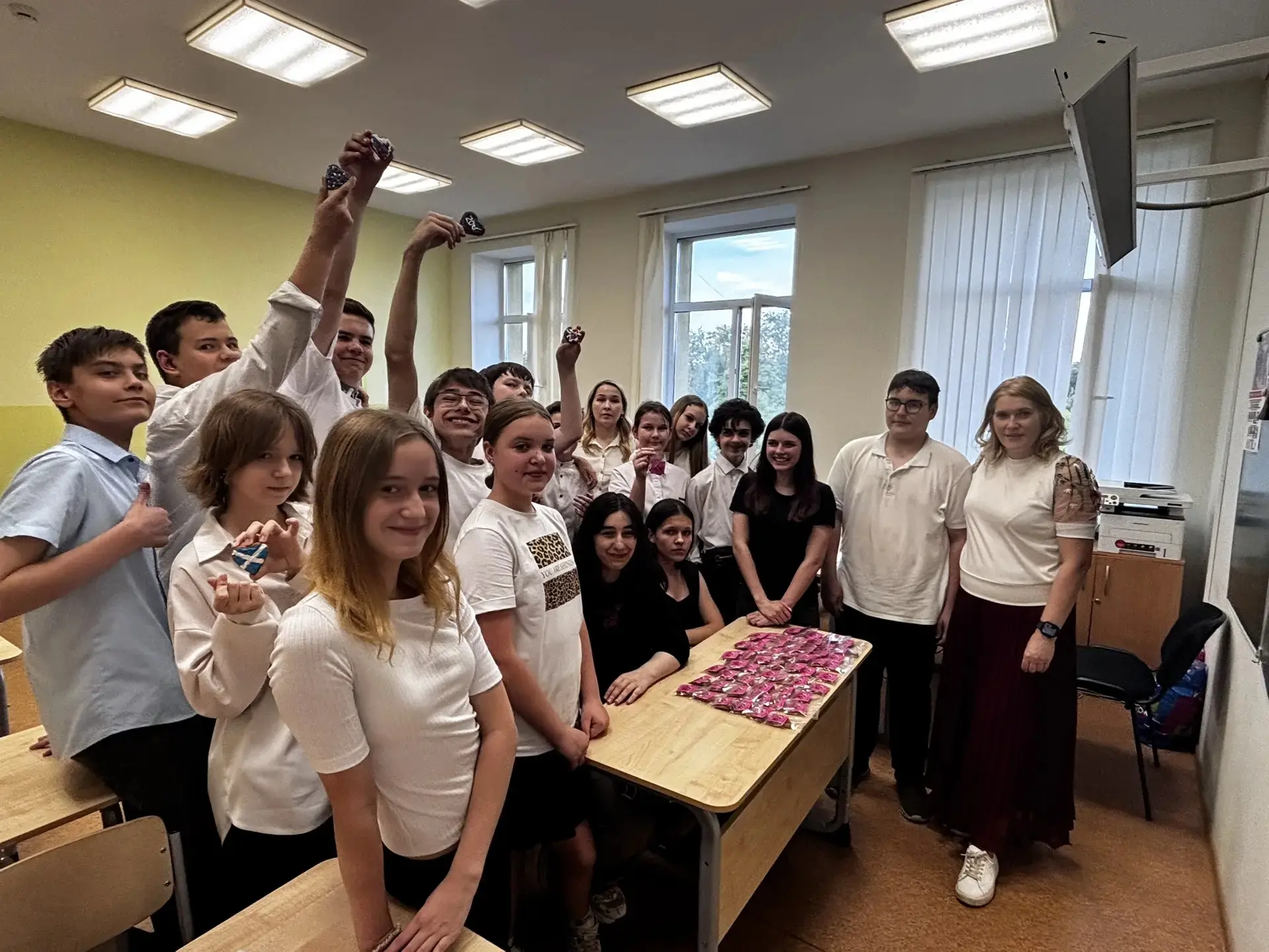 СЛАДКИЙ ПРИВЕТ НА ФРОНТ  В рамках социального проекта «Готовим вместе» активисты общества «Женское л