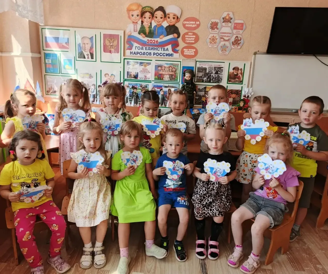 Фото - челлендж " В символах наши корни".                            Воспитанники средн...