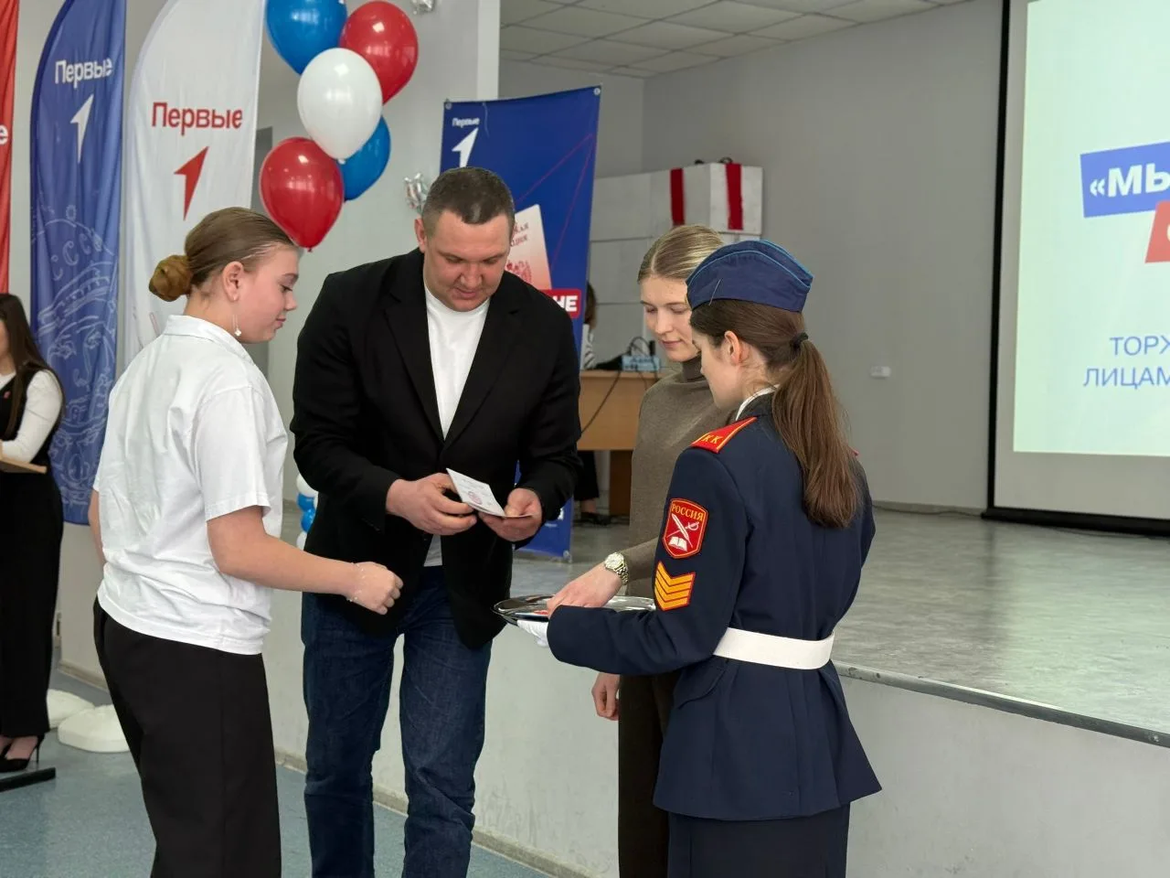 https://vk.com/wall-190918733_6986  Мы - граждане России! 🇷🇺   Сегодня произошло настоящее событие! 