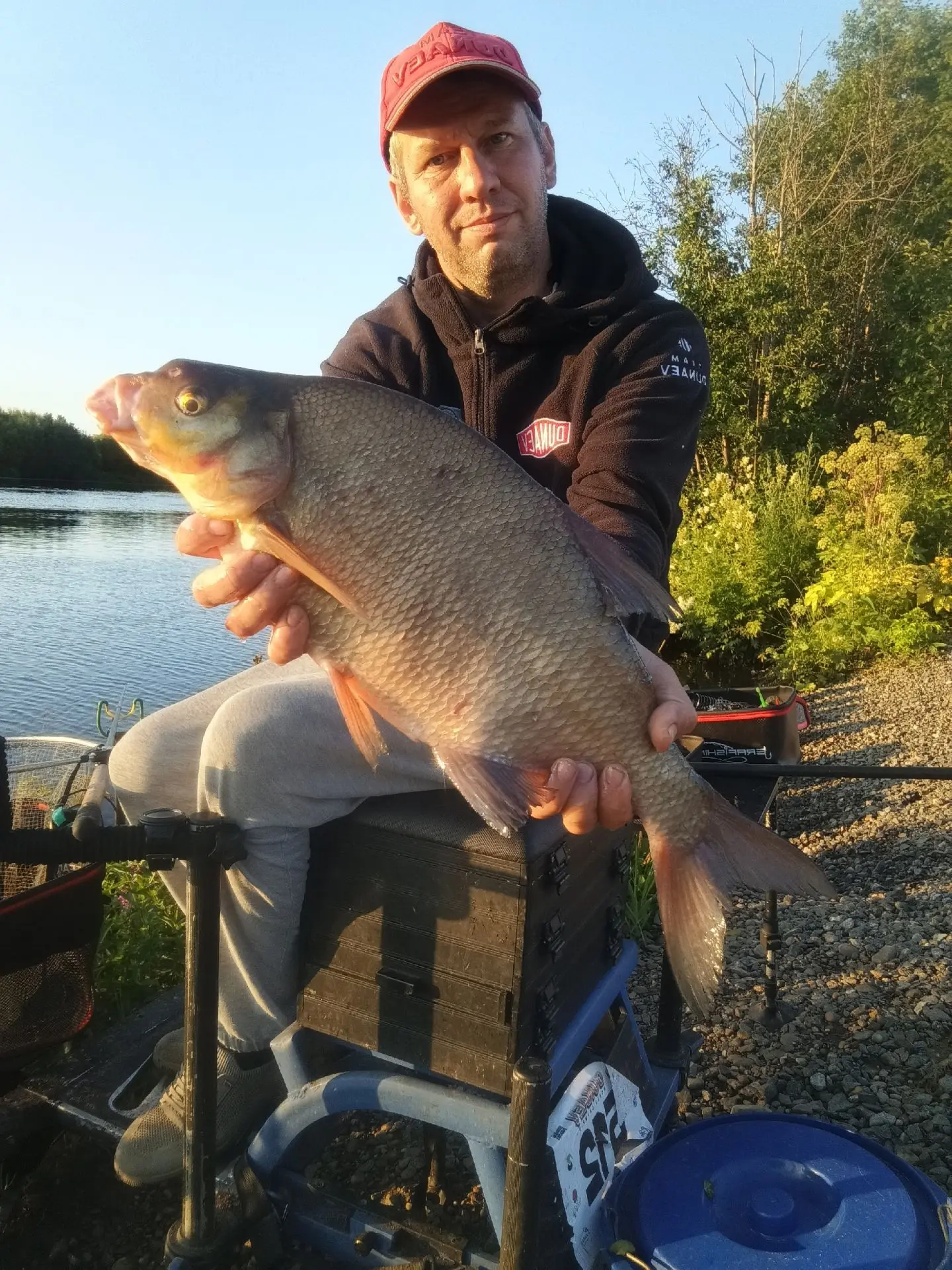 Скоротал вечерок трёхчасовой рыбалкой на фидер 🎣🎣🎣