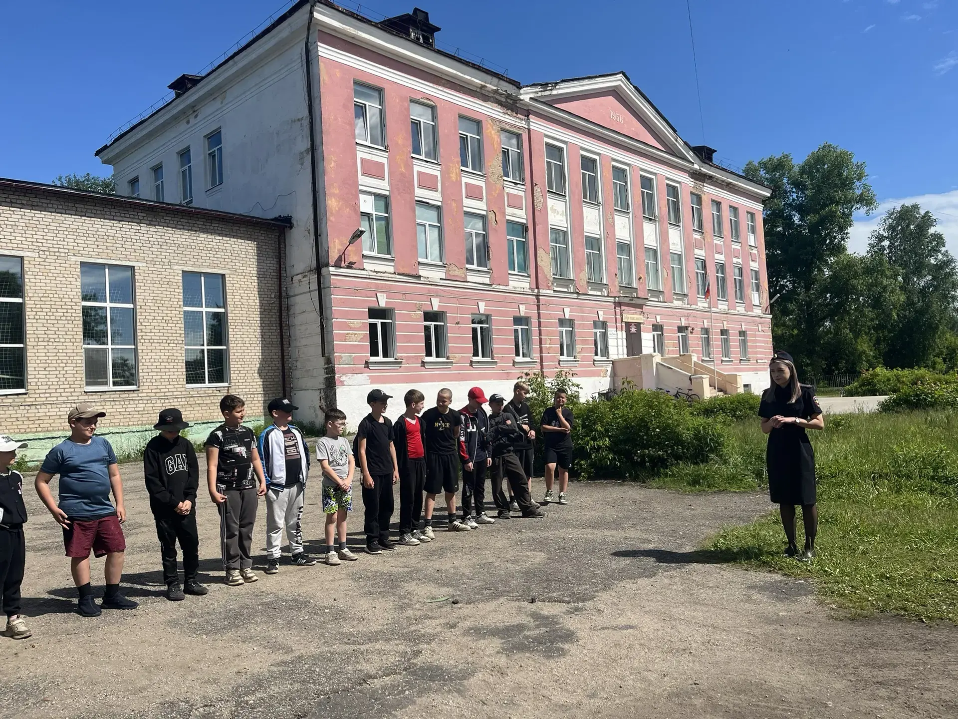 В рамках летней оздоровительной компании инспектор по делам несовершеннолетних МО МВД Р...
