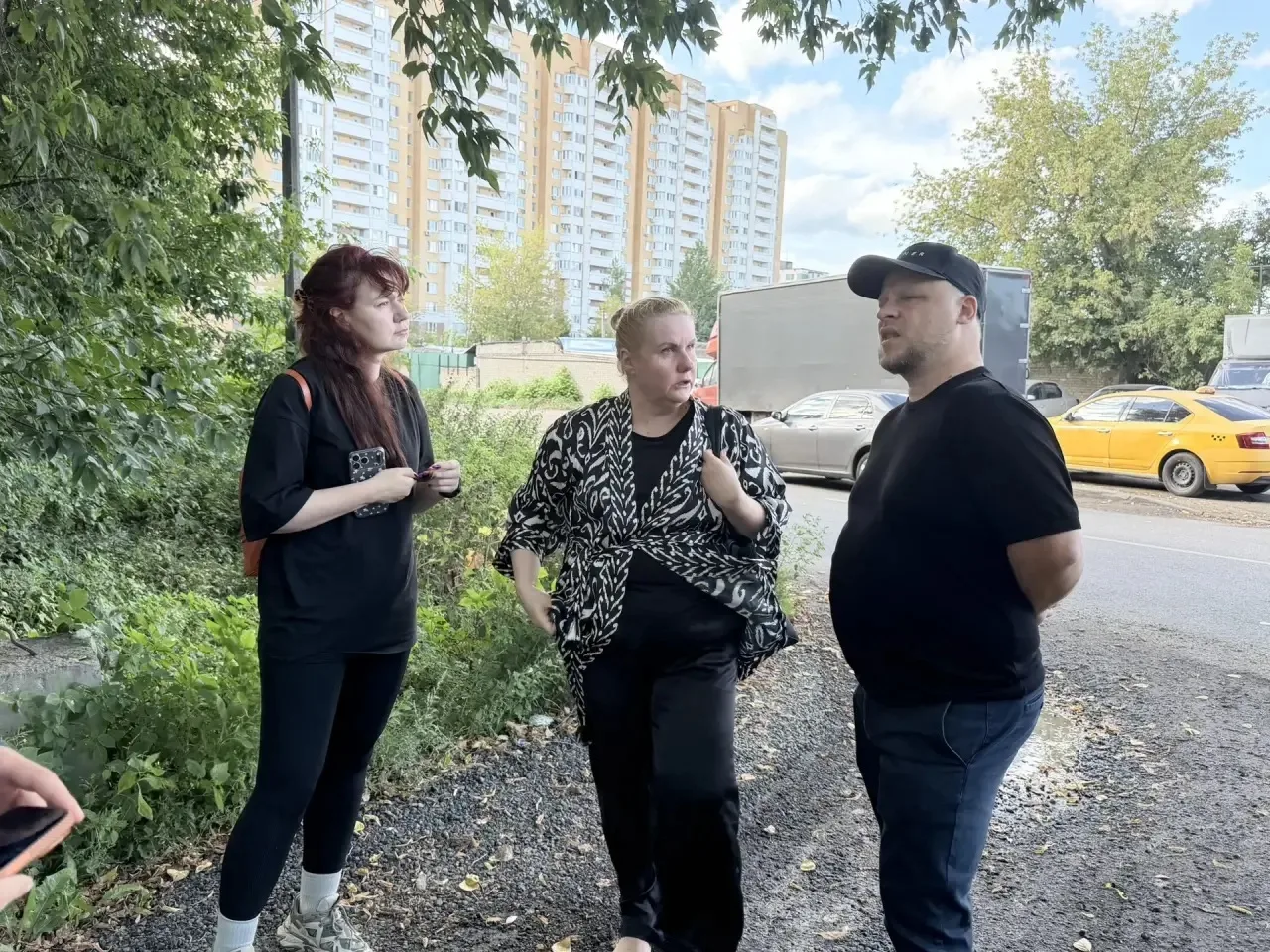 Принял участие во встрече с жителями по ул. Мичурина