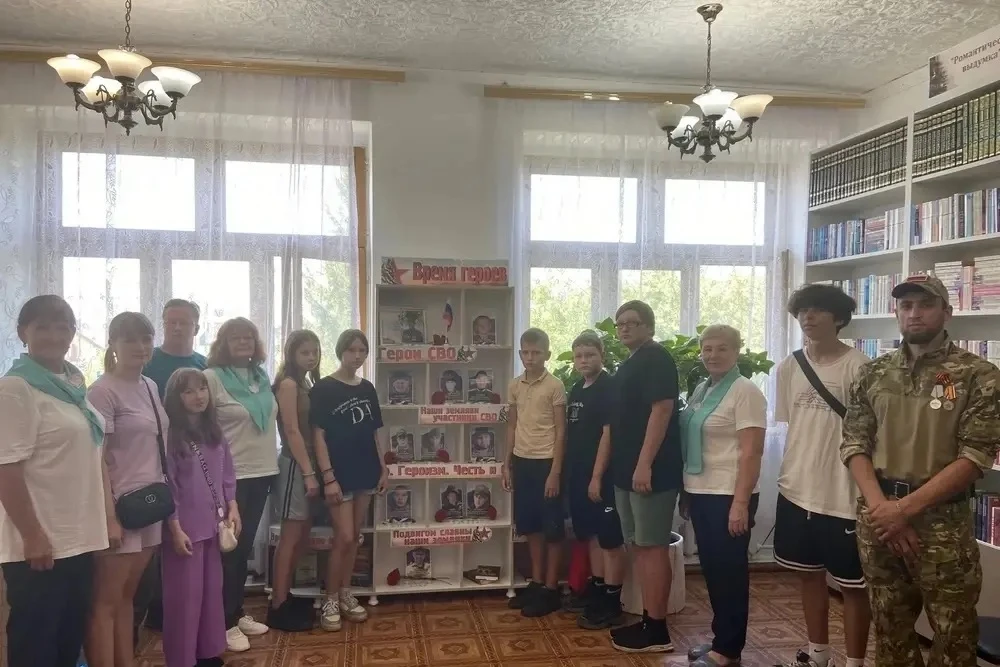 🇷🇺 Патриотический час «Великая страна, и я в ней живу»

В рамках проекта «Цикл мероприятий „СВОи“»