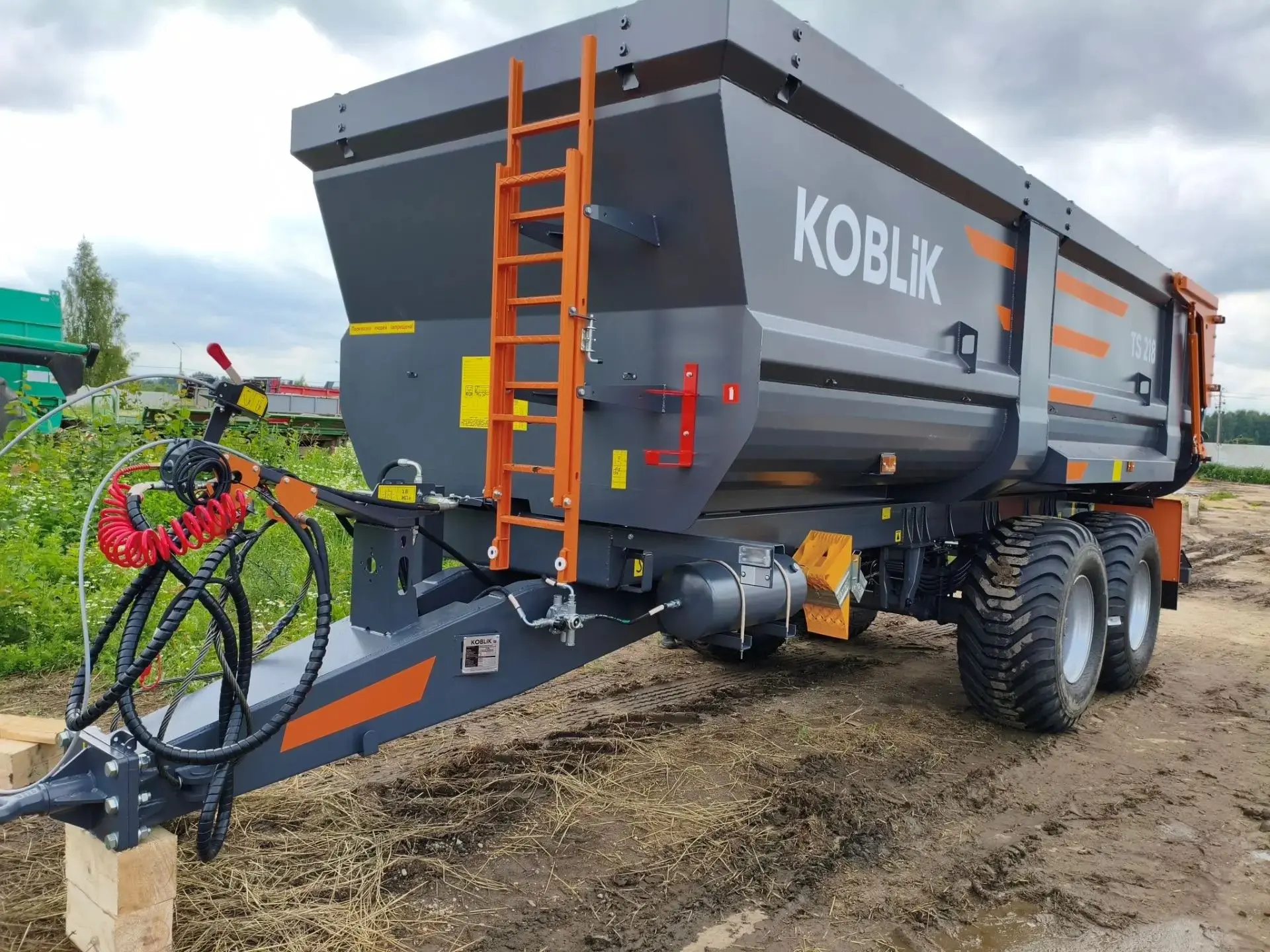 ⚙️ Запустили самосвальный ковшовый тракторный полуприцеп Koblik TS 218