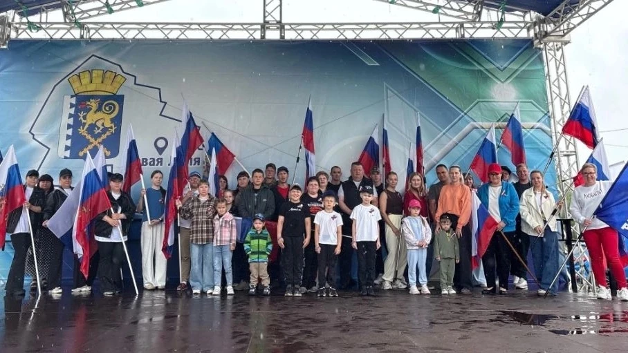 🇷🇺 12 июня в Новой Ляле прошел автопробег «#МыВместе с Россией». В нём приняли участие представите