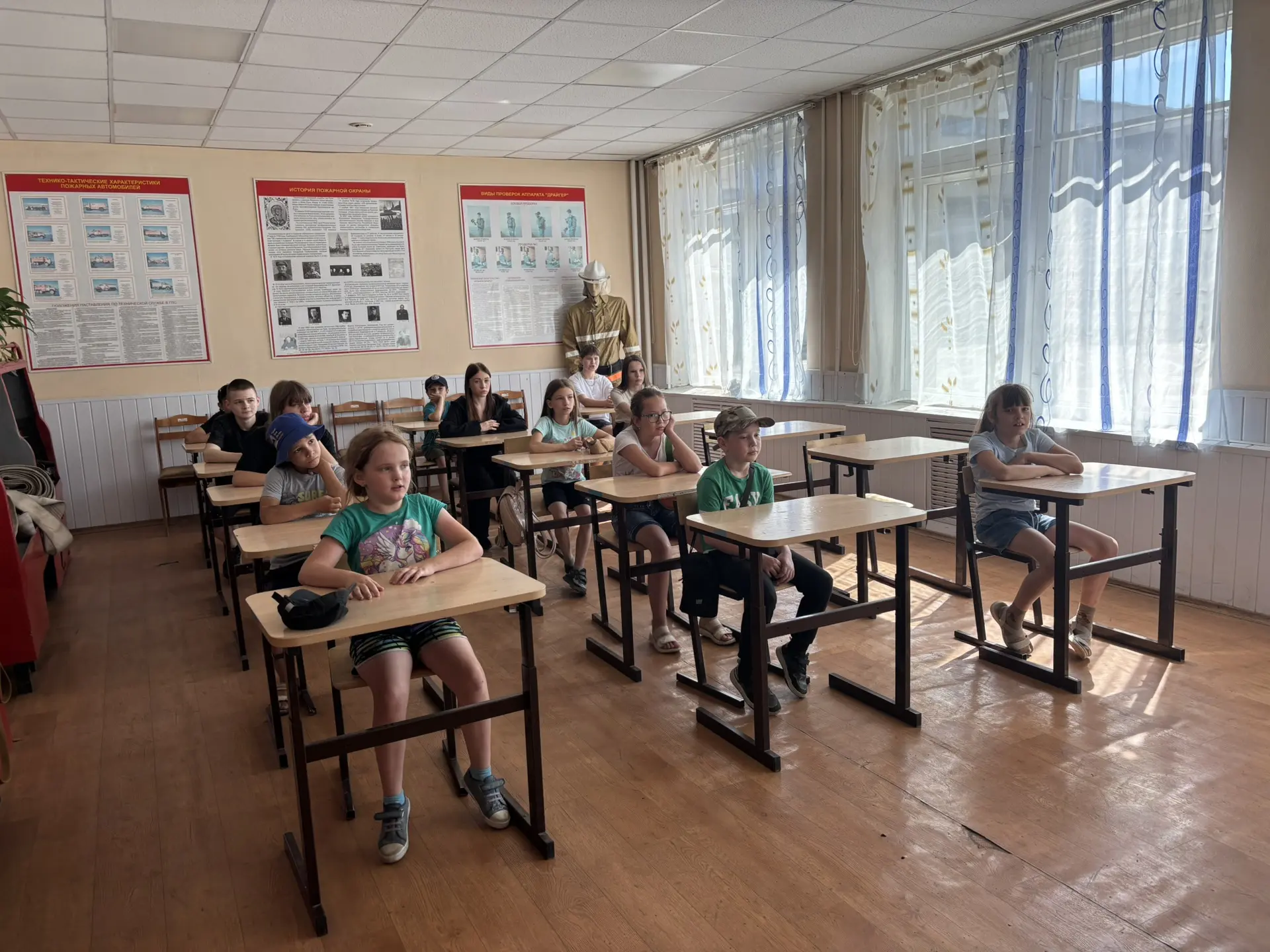 Сегодня в пришкольном лагере «Нити поколений» прошёл день с пользой для духа и настроения! 😊
Ребята