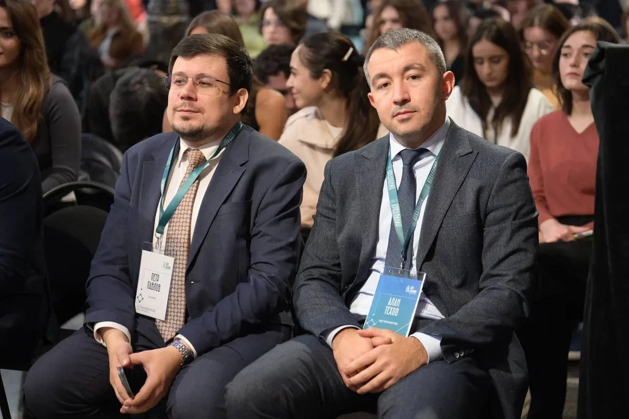 Петр Павлов принял участие в открытии архитектурного форума «АрхАлания»