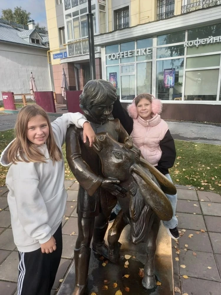 #Авангард74
#Россиявобьективе
#ГородаРоссии

Ученица 4 «А» класса Криницина Кристина и её семья прин