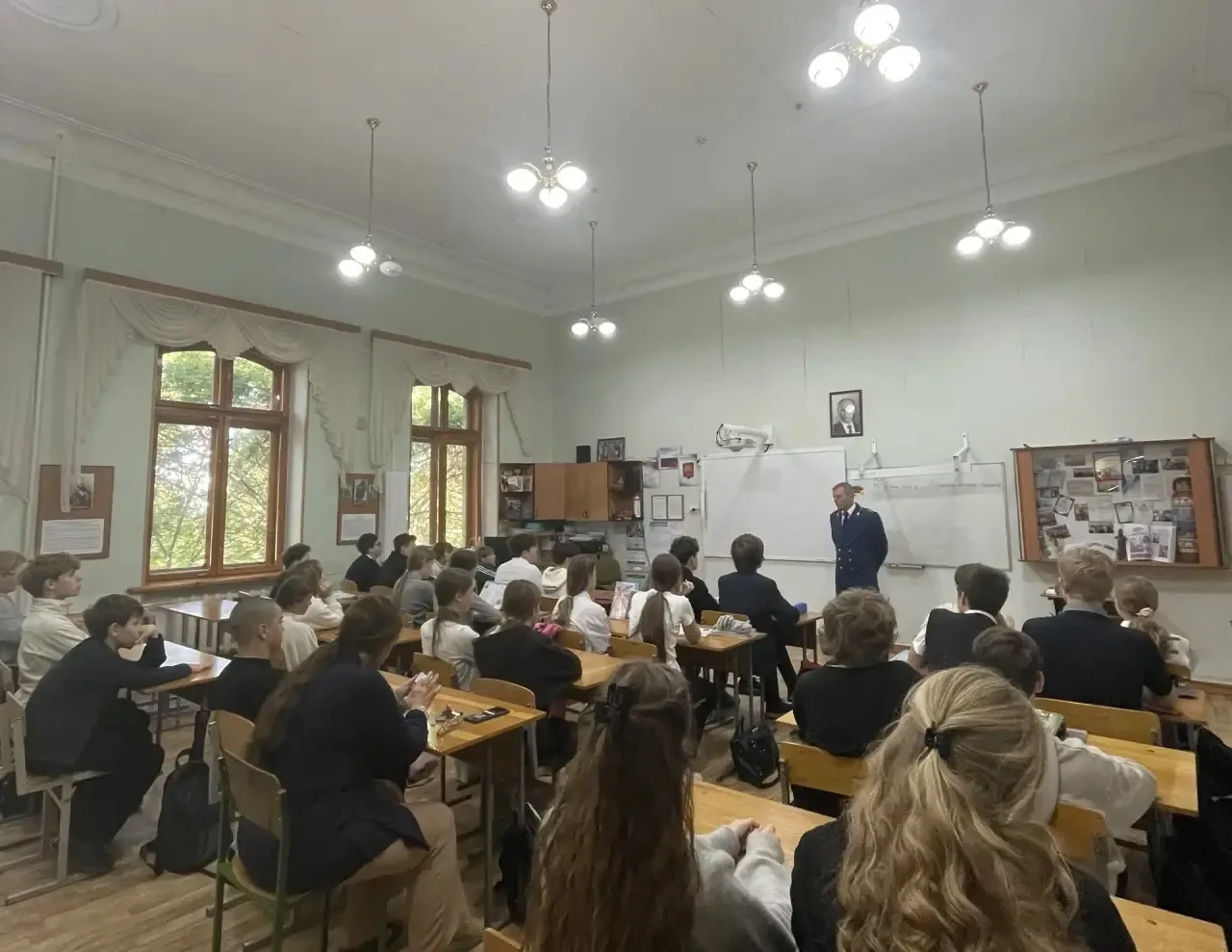 30.09.2026 года прокурор Ленинского района по г. Севастополю Казаков А. А.в 7-8 х класс...