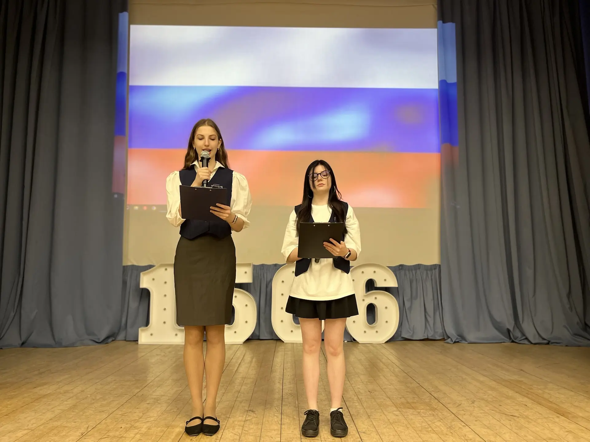🇷🇺🤍Новую неделю мы начали по традиции с торжественной церемонии поднятия государственного флага Росс