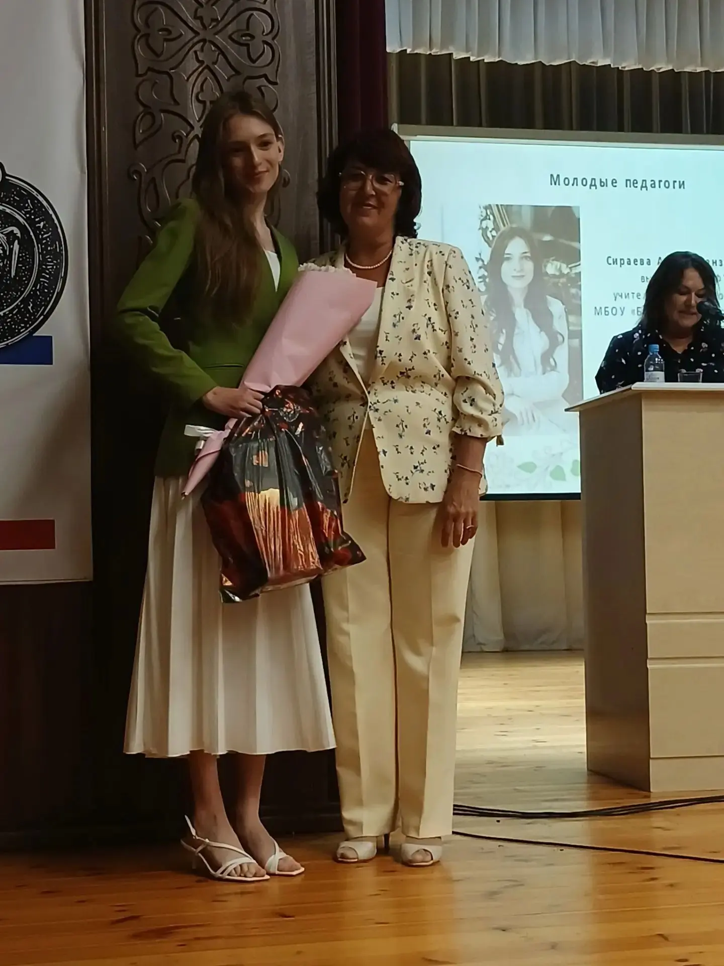 🎓 Мы рады представить вам нового педагога — Сираеву Амину  Фанзировну.