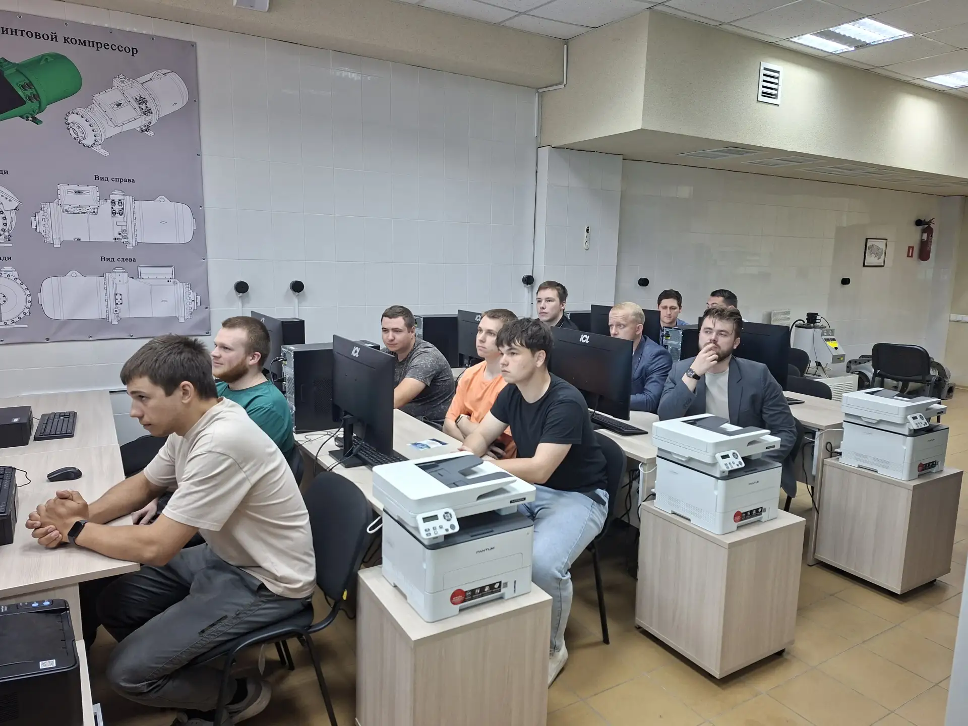🗓В СКБ «КриоМастер» профессор Ржесик К.А., совместно с доцентом кафедры холодильной и торговой техни