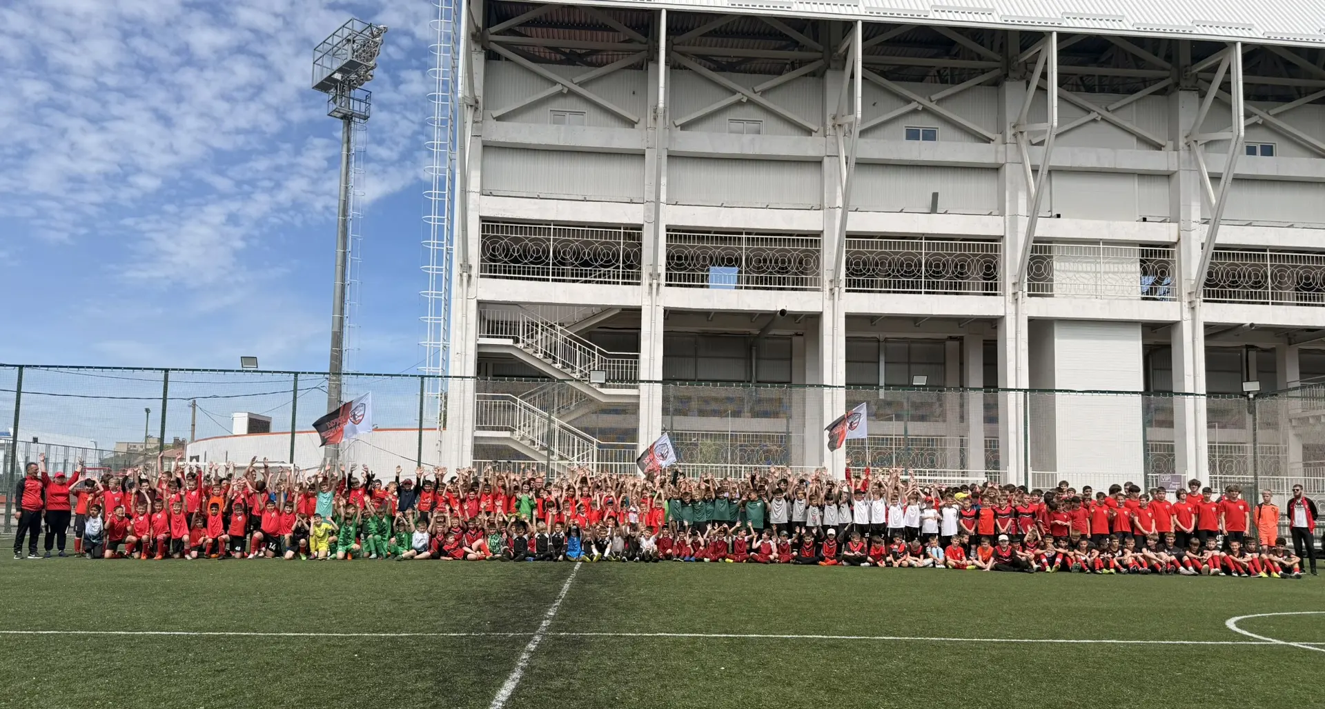 Скучали по звуку мяча на поле? Мы — очень! ⚽️