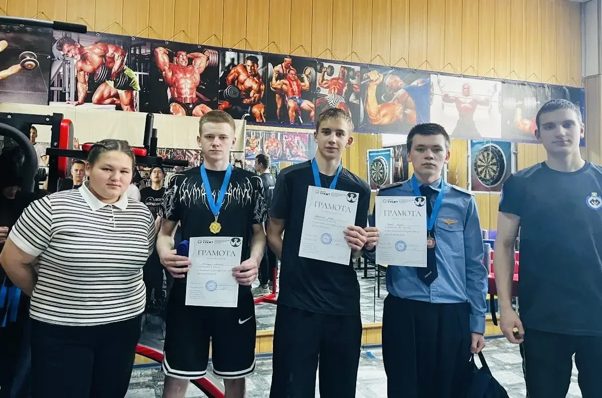 🔥💪 Турнир по армрестлингу в УУКЖТ — сила, воля и медали! 🏆🤜🤛  23 апреля состоялся турнир по армрестл