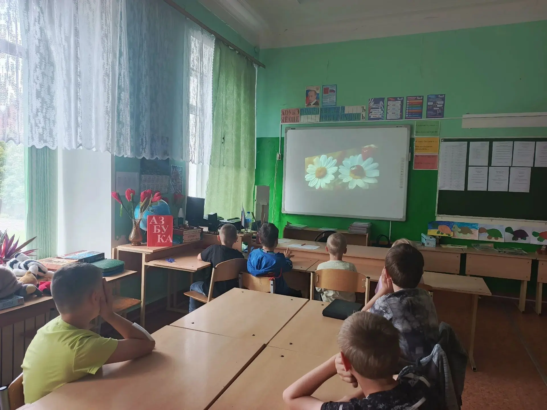 💥 ЛДП "Дружба".

✍ ️Вторник, 7 июля.

👫 "День ромашки".

💐 Ромашка - символ России; символ семьи,