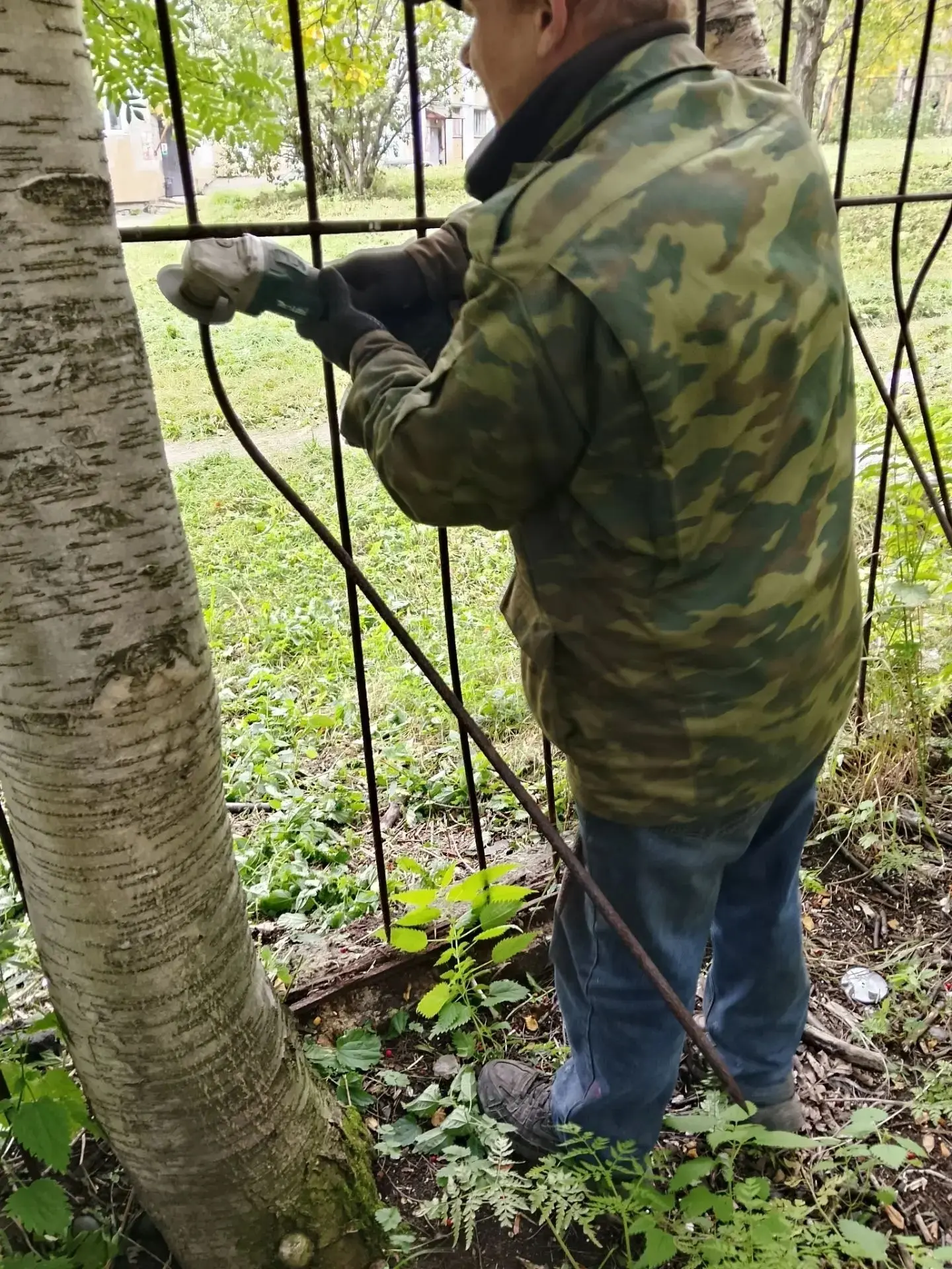 Обезопасили территорию по адресу ул.Фулика, д. 8: