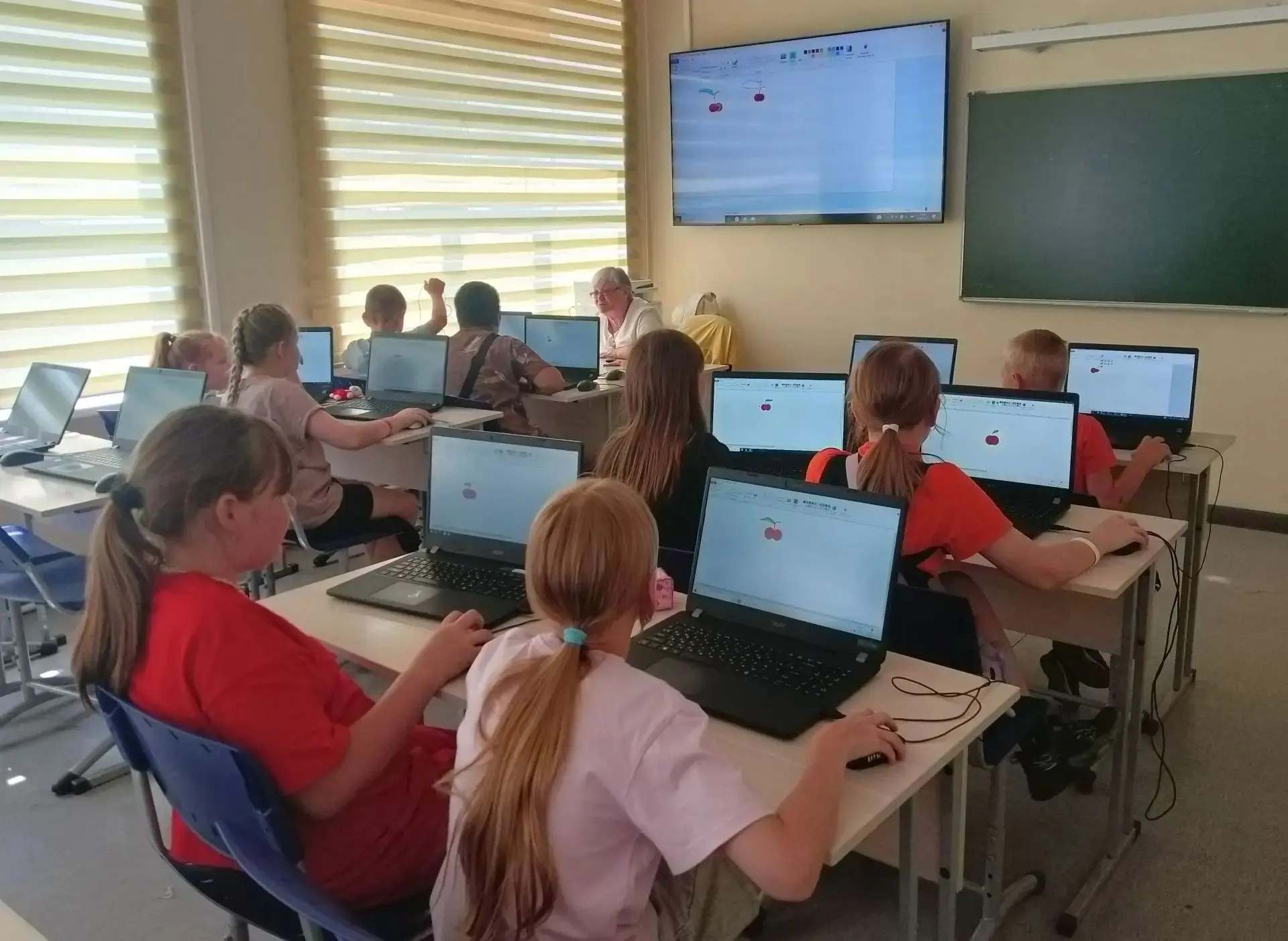 🚀Врываемся в мир будущего: День IT-технологий в нашем лагере! 💻✨