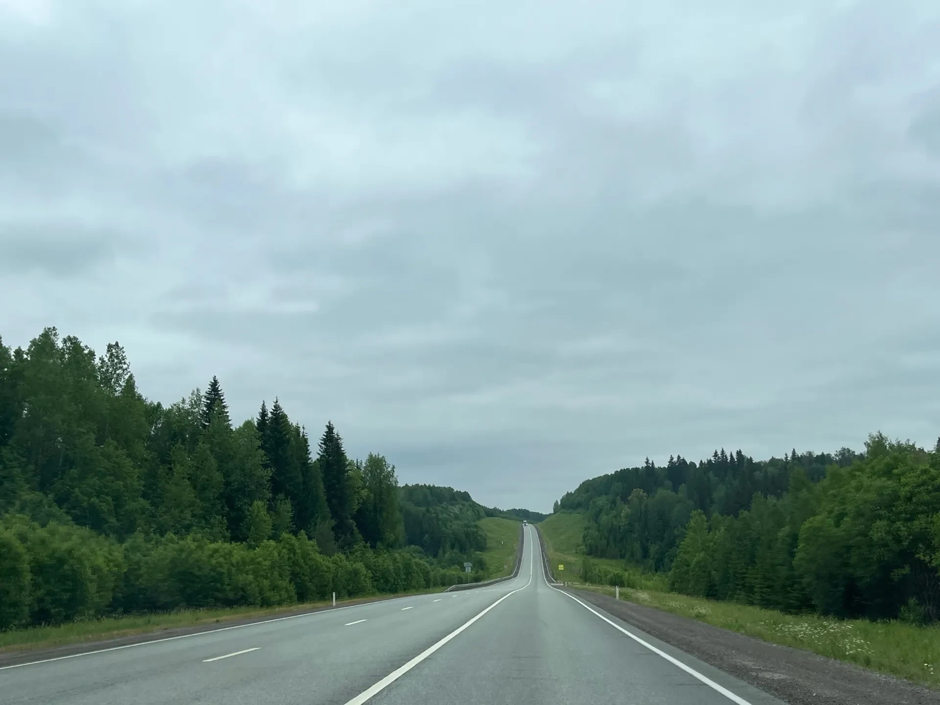 В Прикамье из-за карстового провала полностью перекрыли движение по трассе Полазна — Чу...