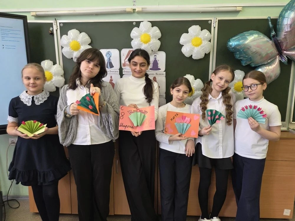 🇷🇺Всероссийская Акция 💐 "Букет для любимых"  🌸В преддверии Международного женского дня ребята 1-4 кл