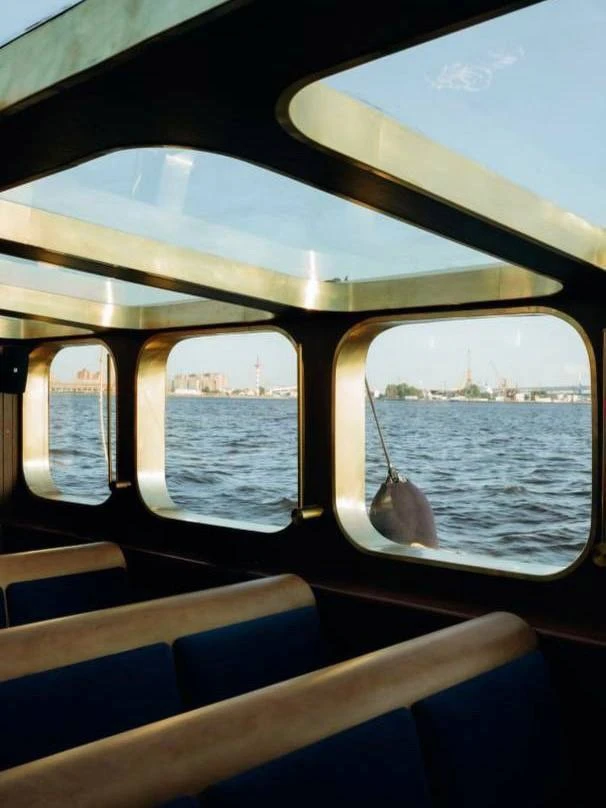 У Новой Голландии появился собственный теплоход! 🛳

Днём на борту работает буфет с булочками и кофе