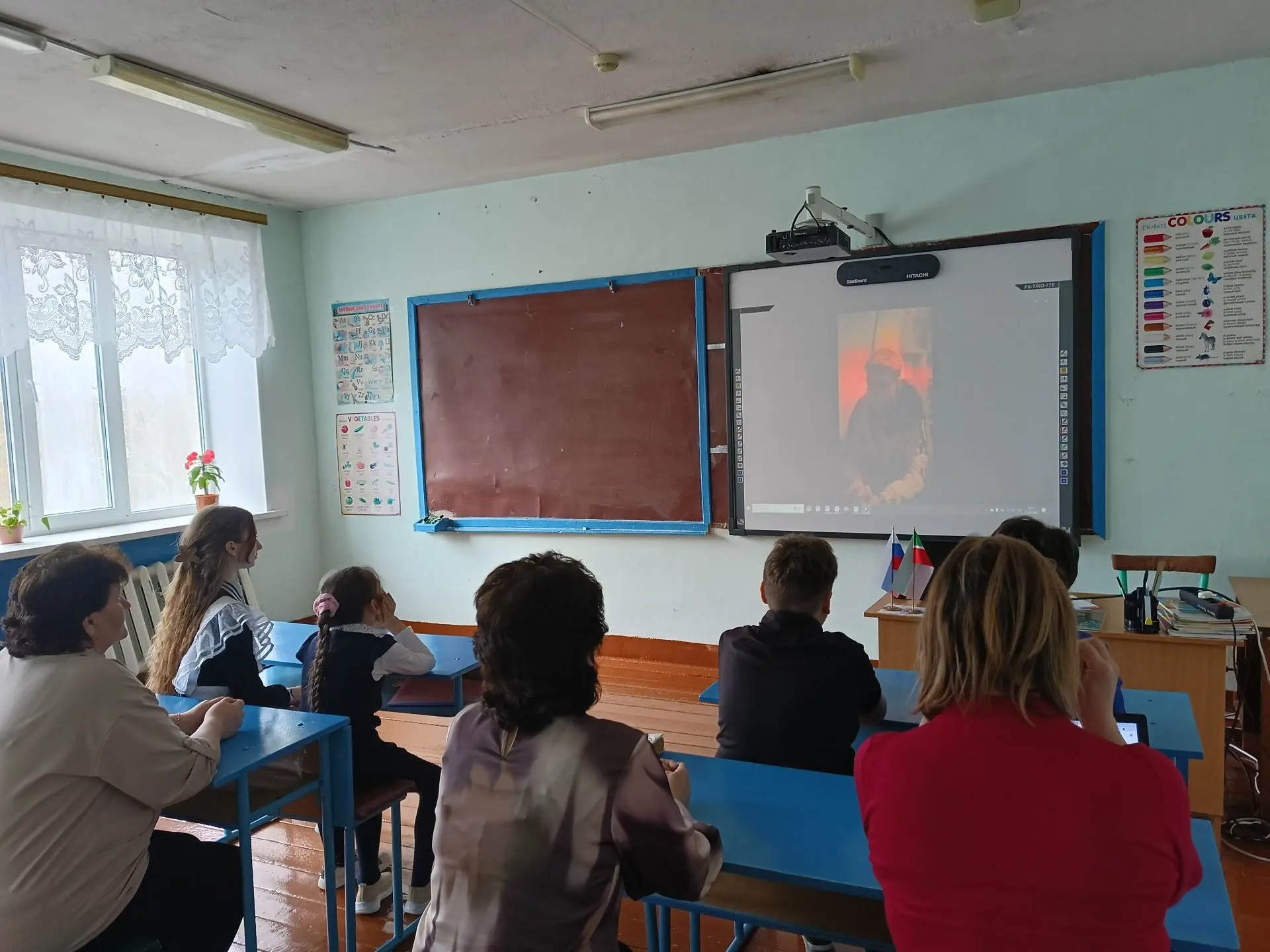 Сегодня в нашей школе состоялся важный и серьёзный классный час на тему «Измена Родине ...