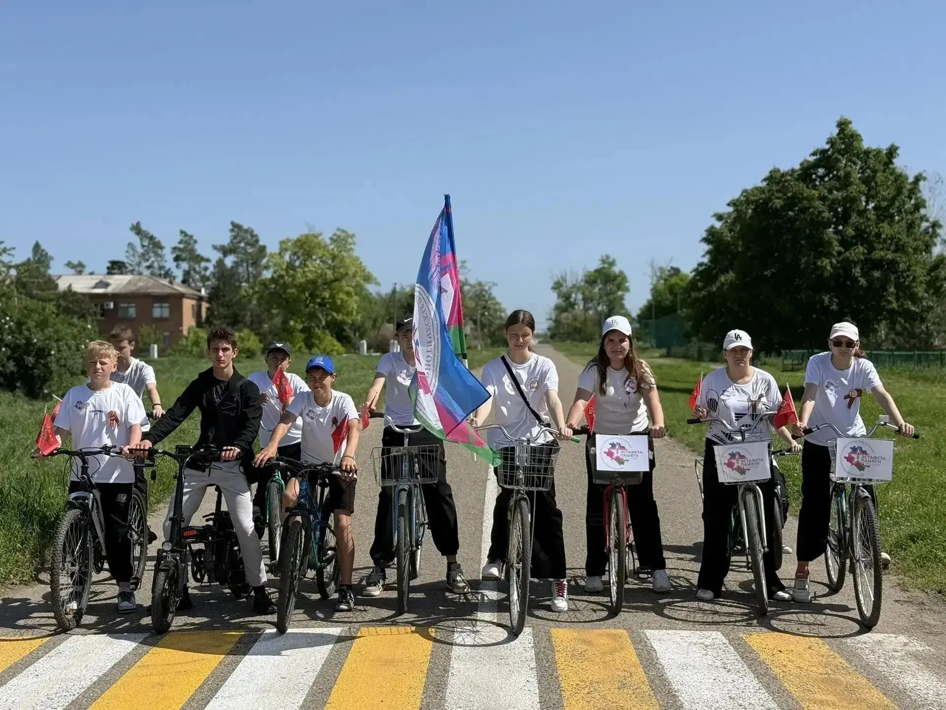 🚴‍♂️ Послание потомкам в капсуле времени пересекло Кавказский район   🤝 Две группы велосипедистов — 