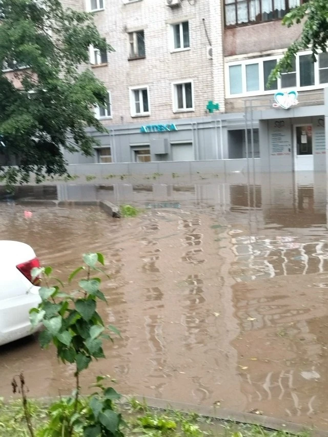 Киров местами затопило после ливня 😱 
 
Город медленно превращается в Атлантиду.
А ваш район постра