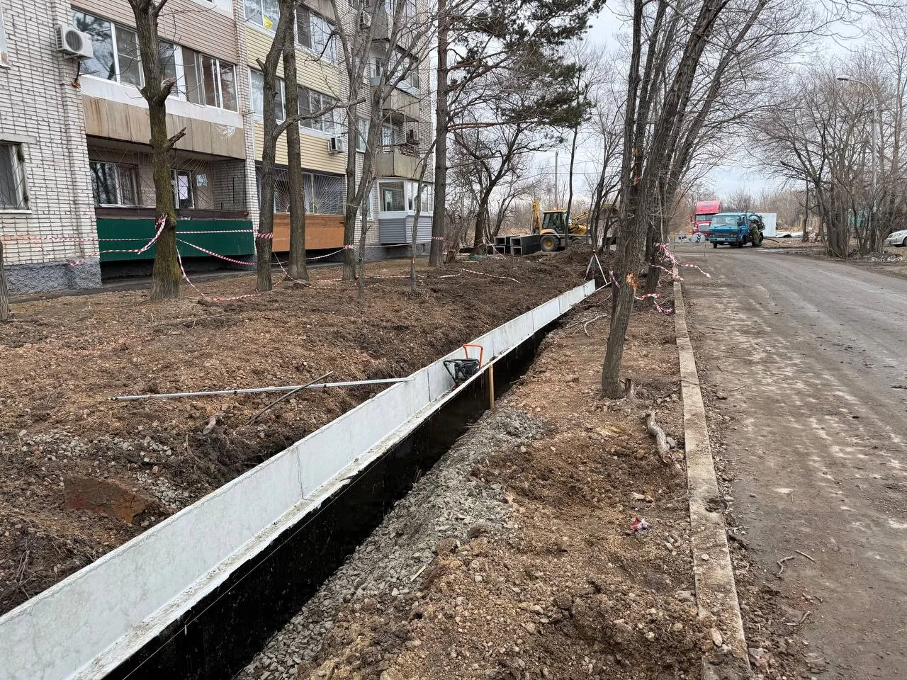 Работы по прокладке коллектора в районе улицы Покуса подрядчик планирует возобновить на текущей неде